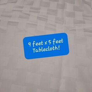 Like-new large tablecloth! Mositure-beading!